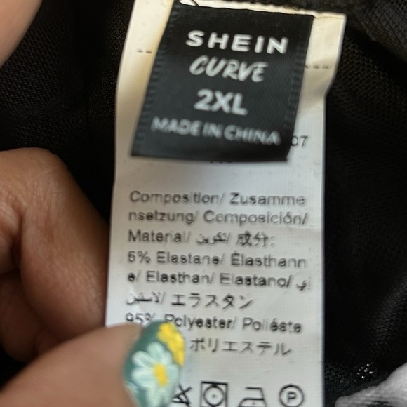 Elegant Black Geometric Dress - Picture 5 of 5